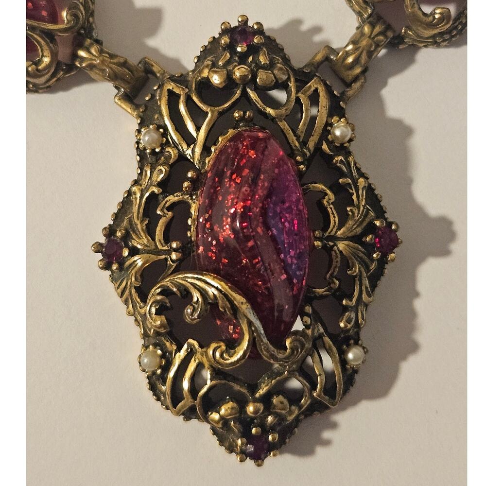 Elegant Victorian style Gold-Tone Necklace with red / Pink Stone Accents - Picture 3 of 7